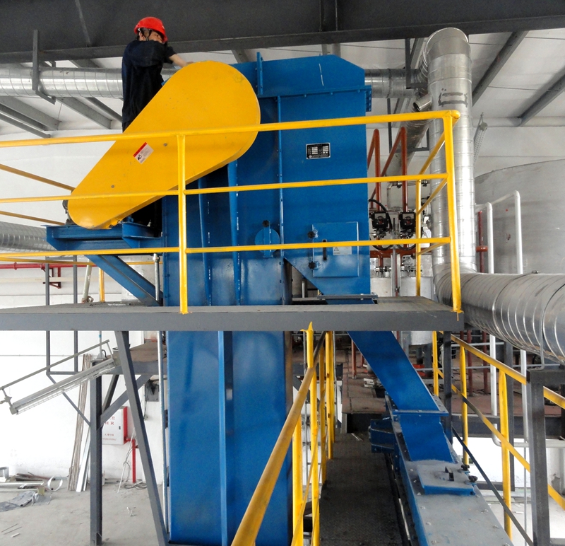 江門制漆廠現(xiàn)場板鏈提升機圖片